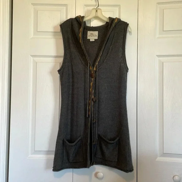 Sweater vest sz large (runs small) heather gray with mustard zag detail. Hooded - Picture 2 of 8